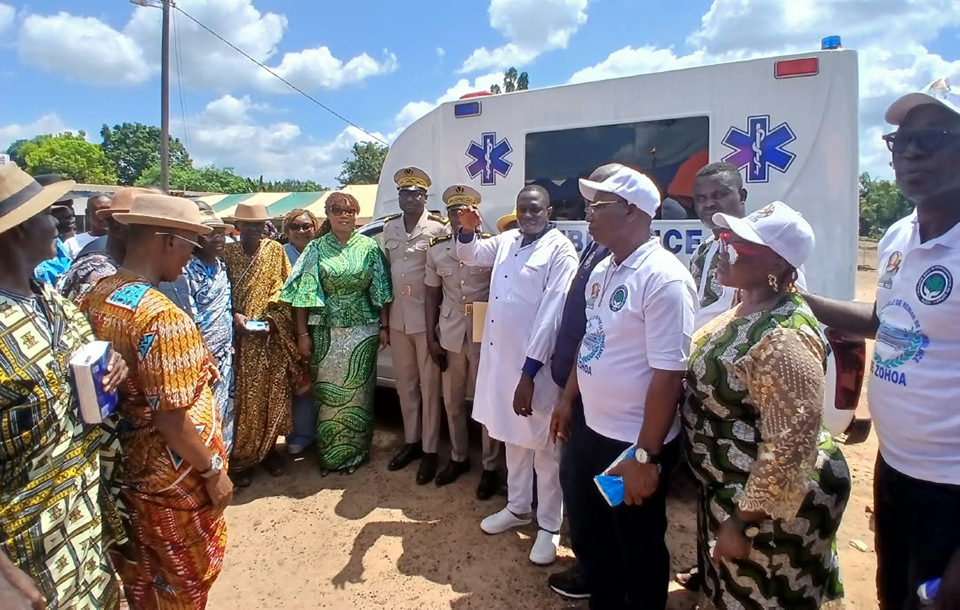 Côte d’Ivoire-AIP/ Dogo Belmonde remet une ambulance au village de Zohoa