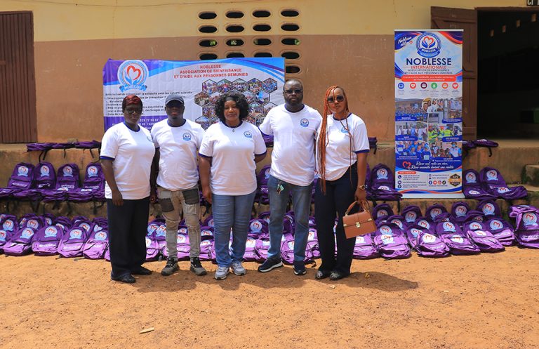 Côte d’Ivoire-AIP/ Une association offre des kits scolaires aux écoliers de Kakrédou