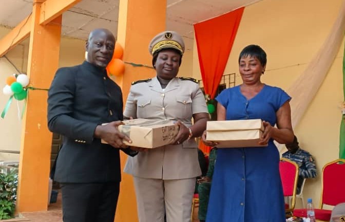 Côte d’Ivoire-AIP/ L’ONG AISCI offre des kits scolaires et du matériel à des structures de Prikro