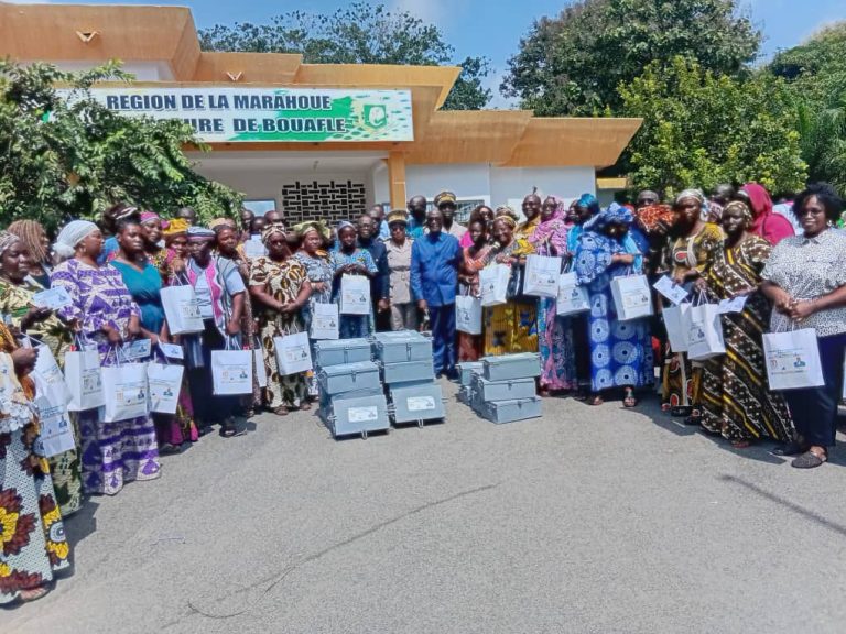 Côte d’Ivoire-AIP/ Bouaflé : le député Adama Koné apporte un appui à 25 AVEC de la Marahoué