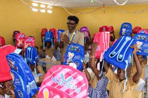 Côte d’Ivoire-AIP/ Le Rotary Club Abidjan Djibi Étoile offre 390 kits scolaires à des élèves d’Abobo