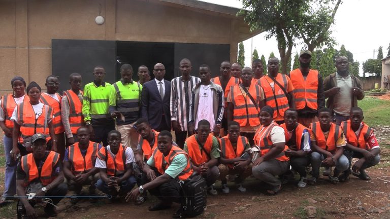 Côte d’Ivoire-AIP/ Une société minière offre une formation en conduite d’engins lourds à 35 jeunes des villages impactés