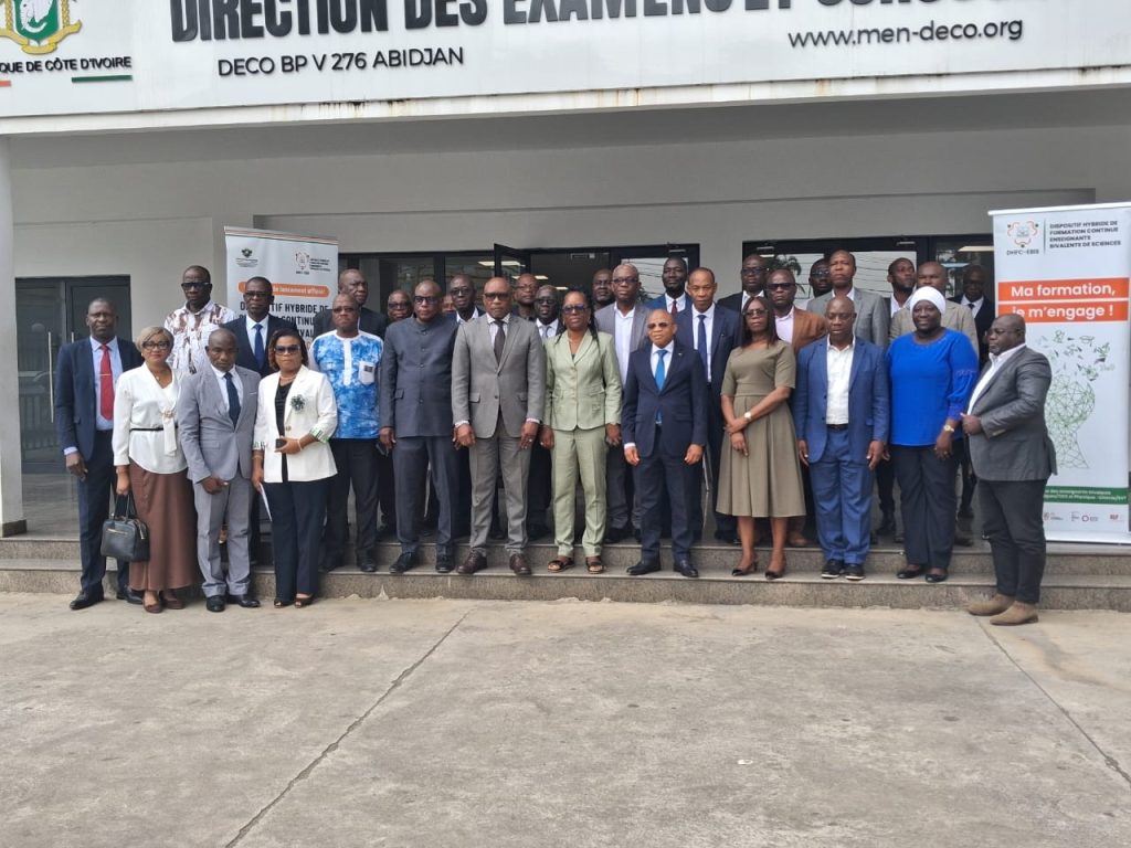 Côte d’Ivoire-AIP/ Le ministère de l'Education nationale lance la formation continue hybride de 2 000 professeurs bivalents de sciences