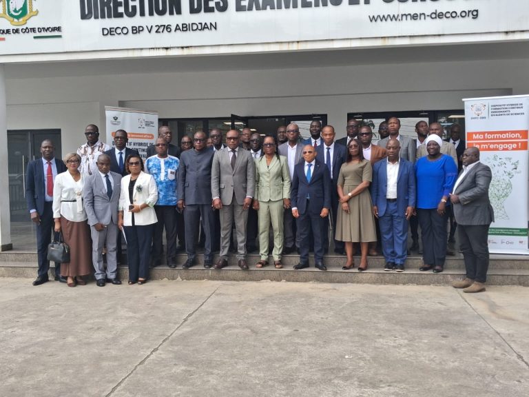 Côte d’Ivoire-AIP/ Le ministère de l’Education nationale lance la formation continue hybride de 2 000 professeurs bivalents de sciences