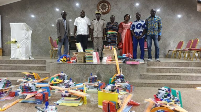 Côte d’Ivoire-AIP/ La mairie de Tiassalé dote les 50 écoles publiques de la commune de matériels didactiques