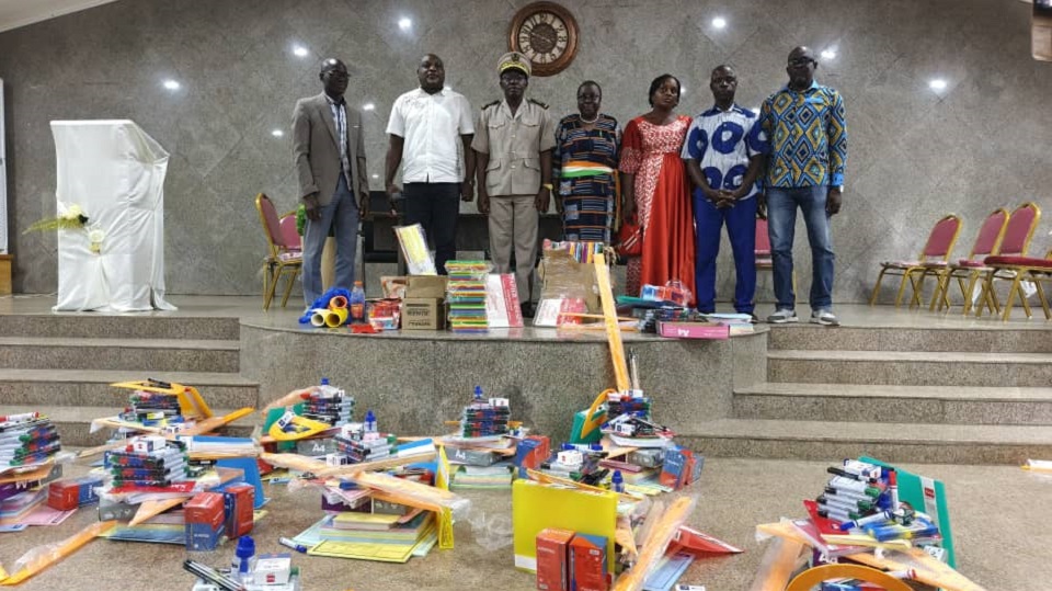 Côte d’Ivoire-AIP/ La mairie de Tiassalé dote les 50 écoles publiques de la commune de matériels didactiques