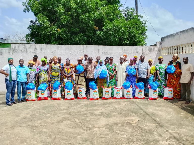 Côte d’Ivoire-AIP/ Trente-deux familles vulnérables de Bouna bénéficient de kits alimentaires dans le cadre du projet Popote familiale