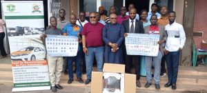 Côte d’Ivoire-AIP/ Le collectif des auto-écoles de Yamoussoukro offre du matériel à la direction régionale des Transports